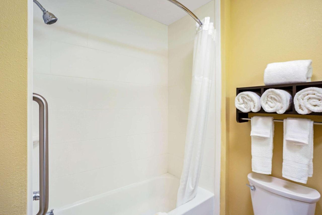 King Suite with Golf View - Non-Smoking at La Quinta Inn & Suites by Wyndham Pecos