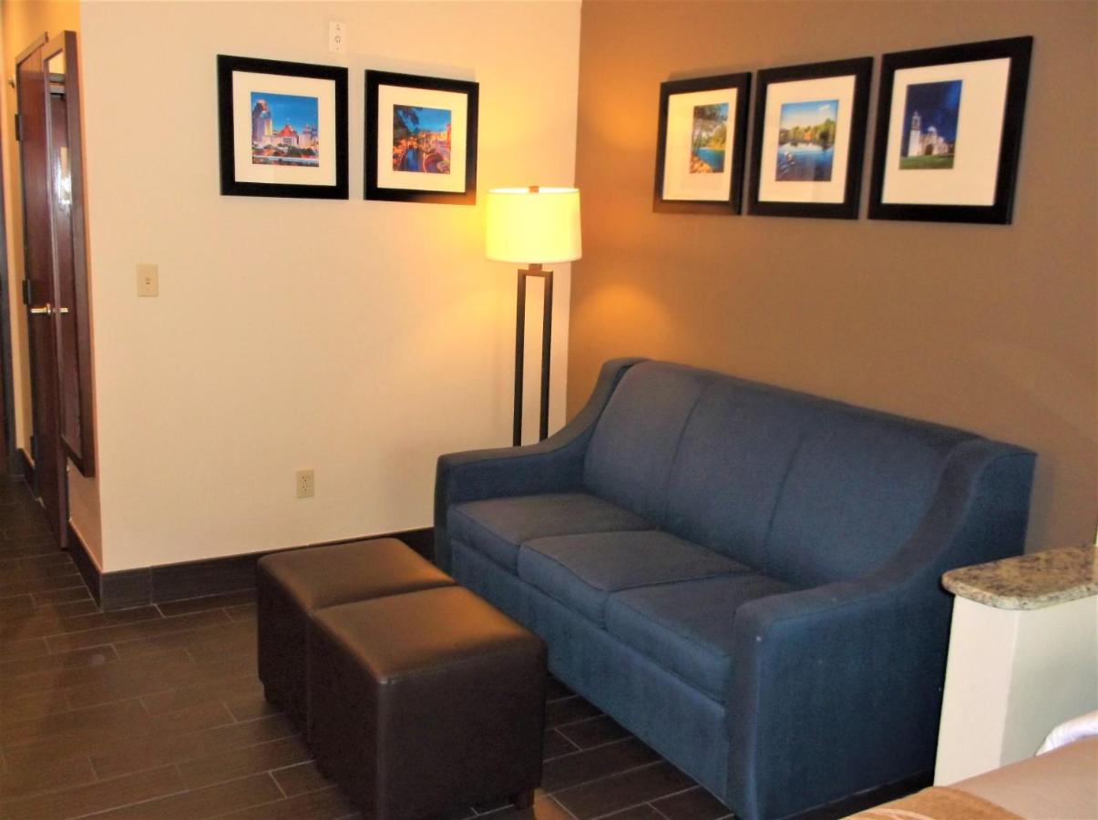 Queen Suite with Two Queen Beds - Non-Smoking at Comfort Inn & Suites Seguin
