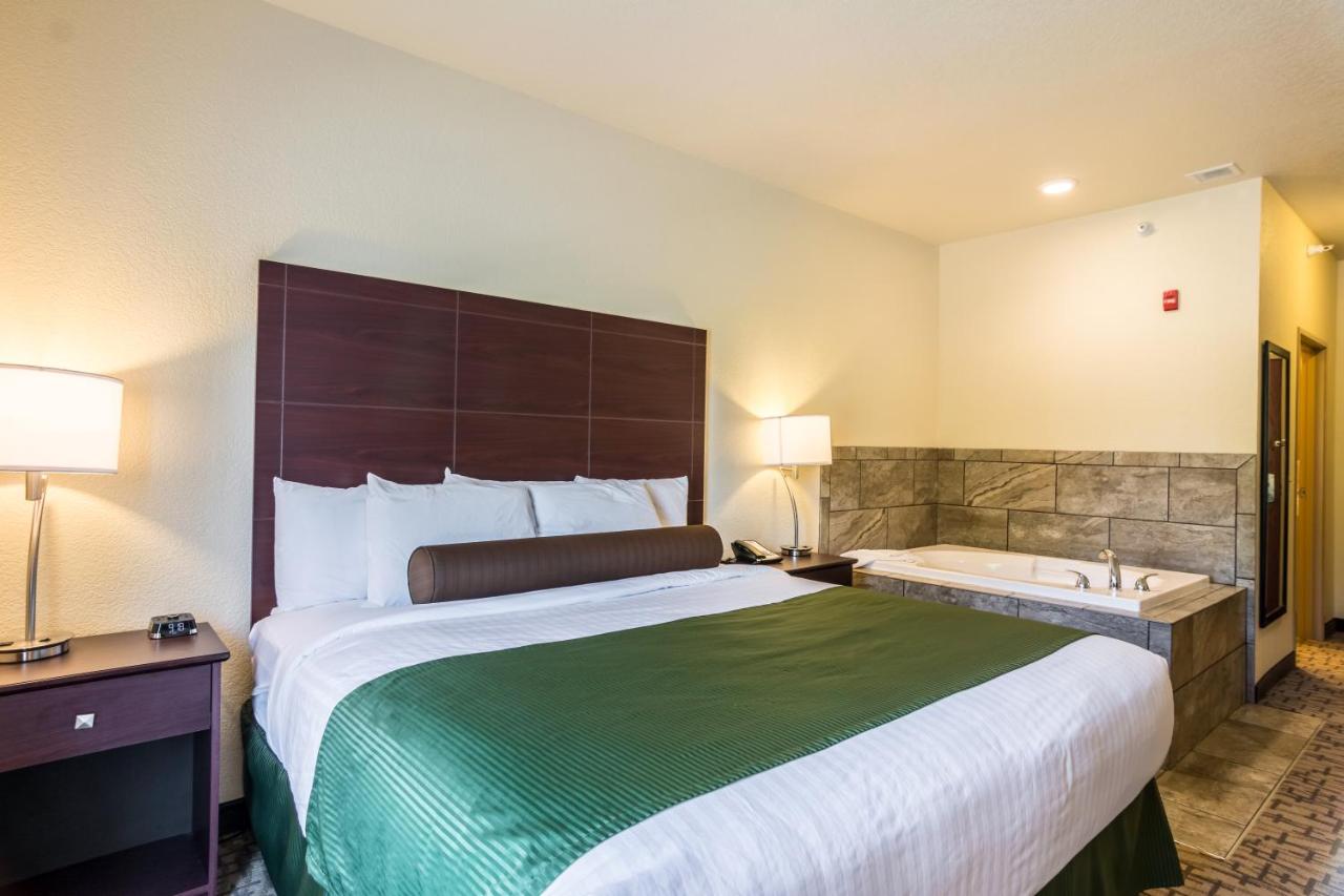 King Suite with Spa Bath at Cobblestone Hotel & Suites - Erie