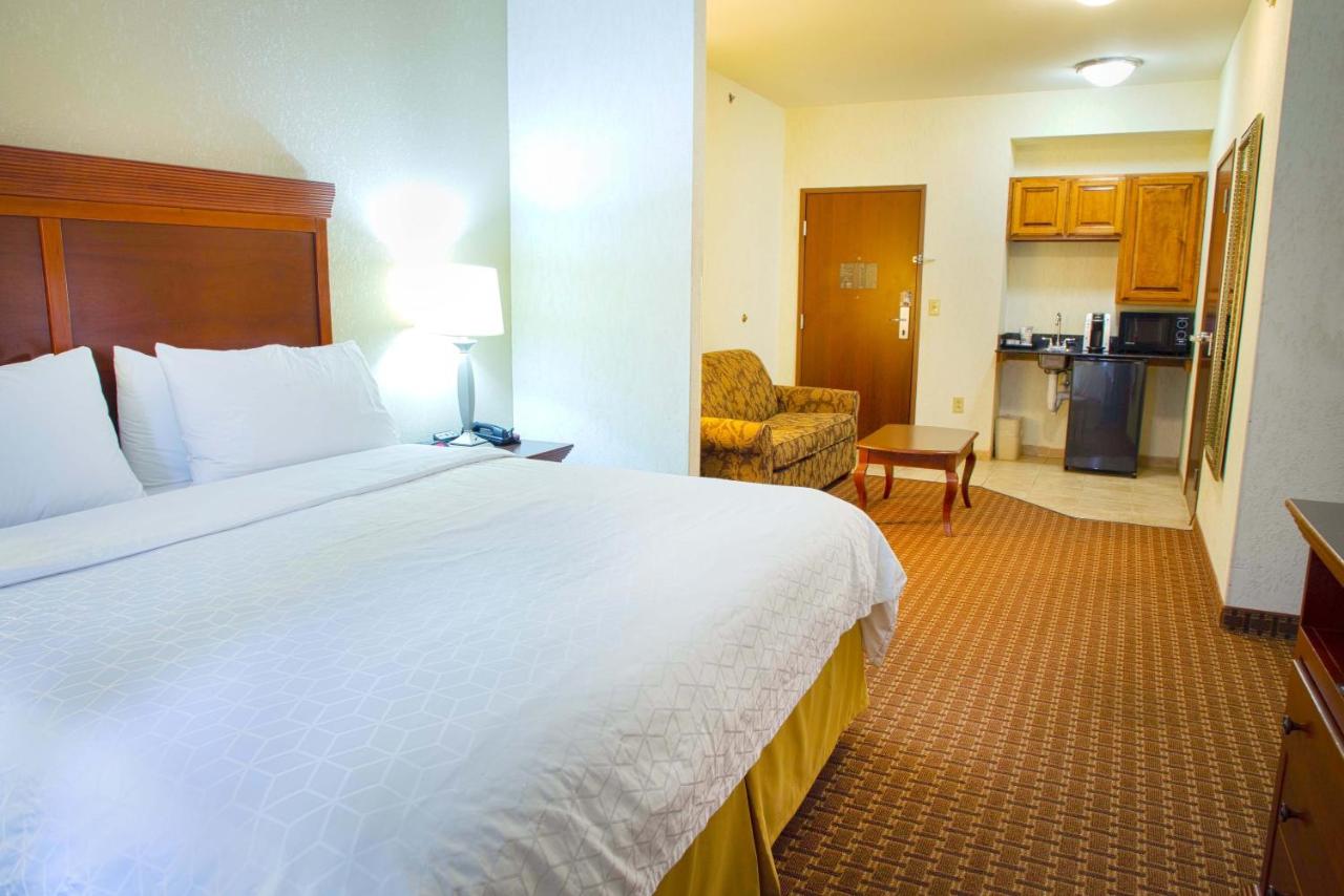  | Holiday Inn Express & Suites Center