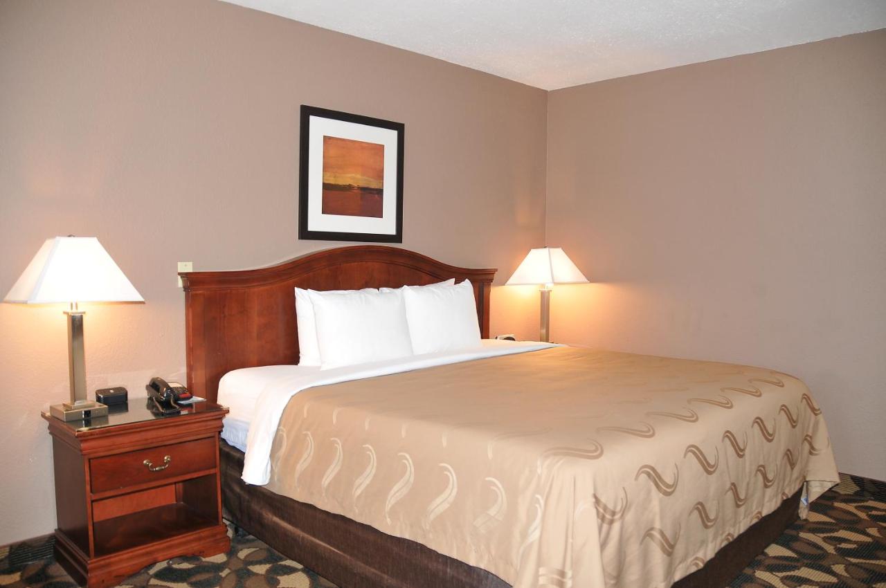 King Suite - Non-Smoking at Quality Inn Paradise Creek Pullman