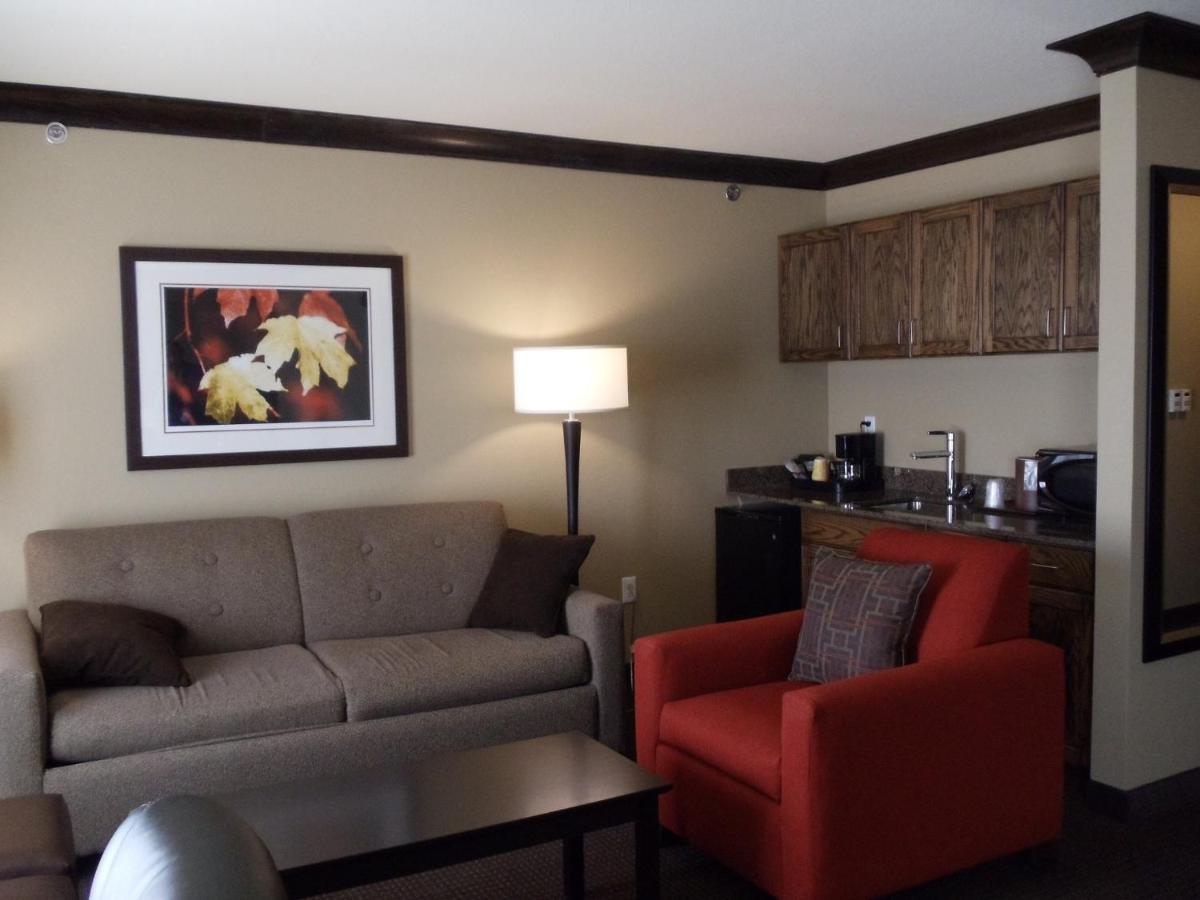 King Suite at Parkwood Inn & Suites