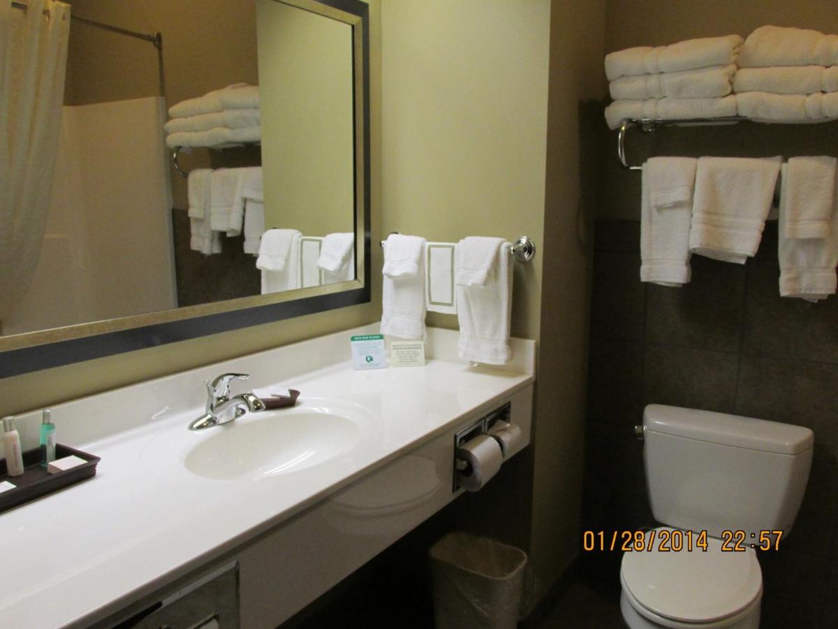 King Room at Parkwood Inn & Suites