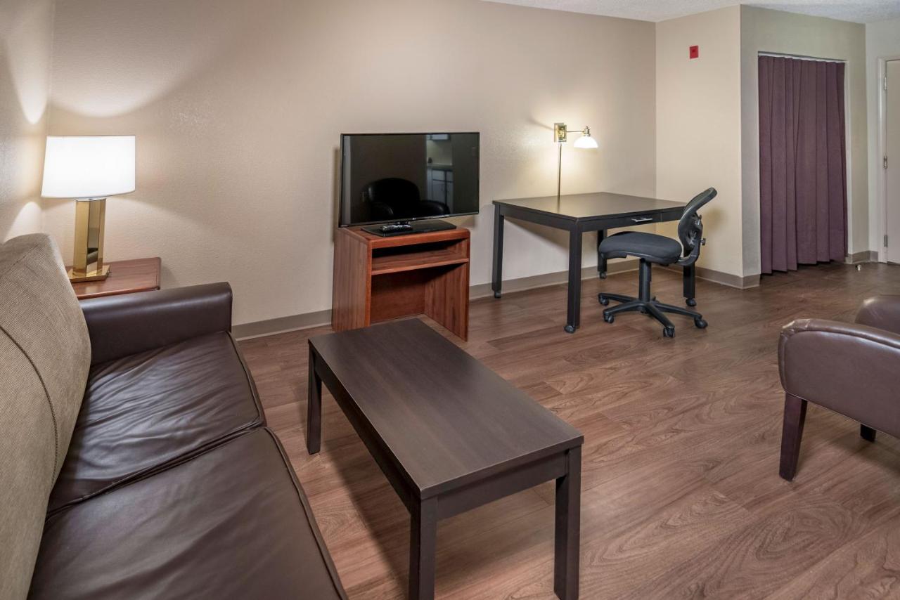 Deluxe Studio with 1 Queen Bed - Non-Smoking at Extended Stay America Suites Tulsa Midtown