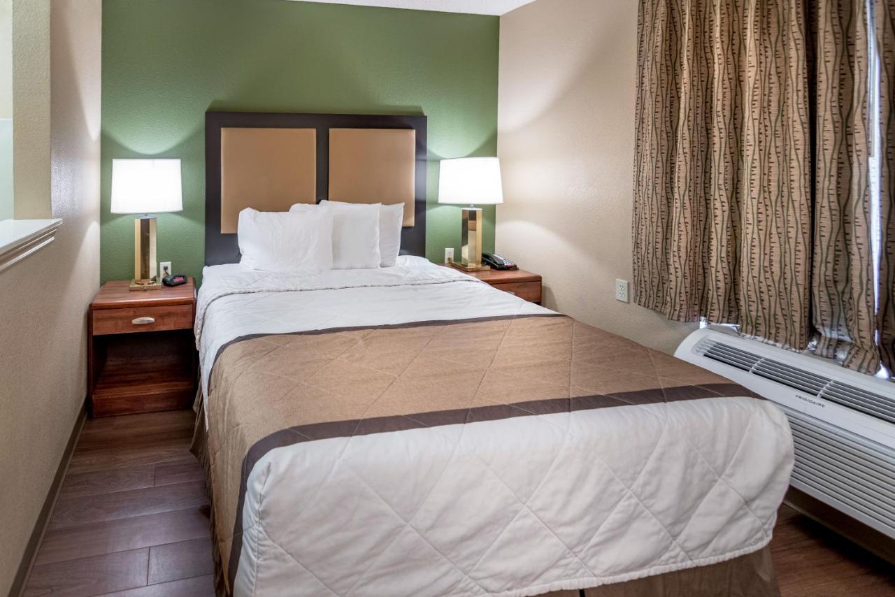Deluxe Studio with 1 Queen Bed - Non-Smoking at Extended Stay America Suites Tulsa Midtown