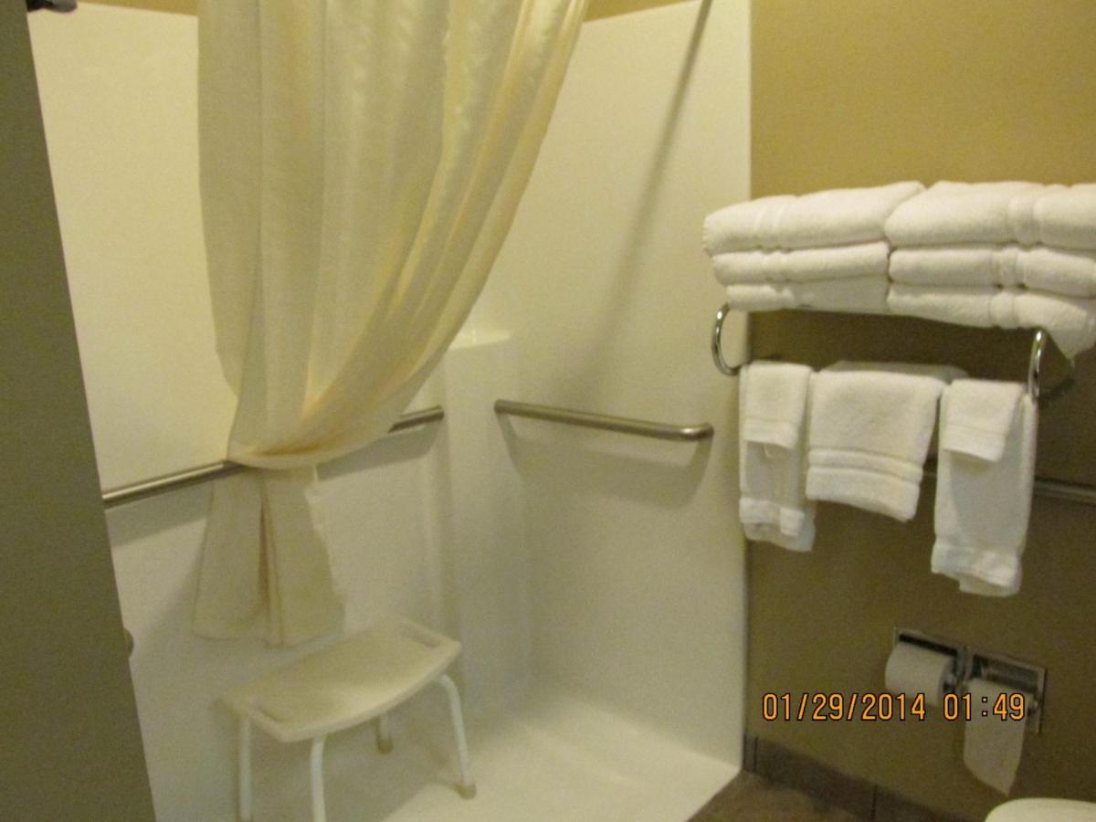 King Room - Disability Access at Parkwood Inn & Suites