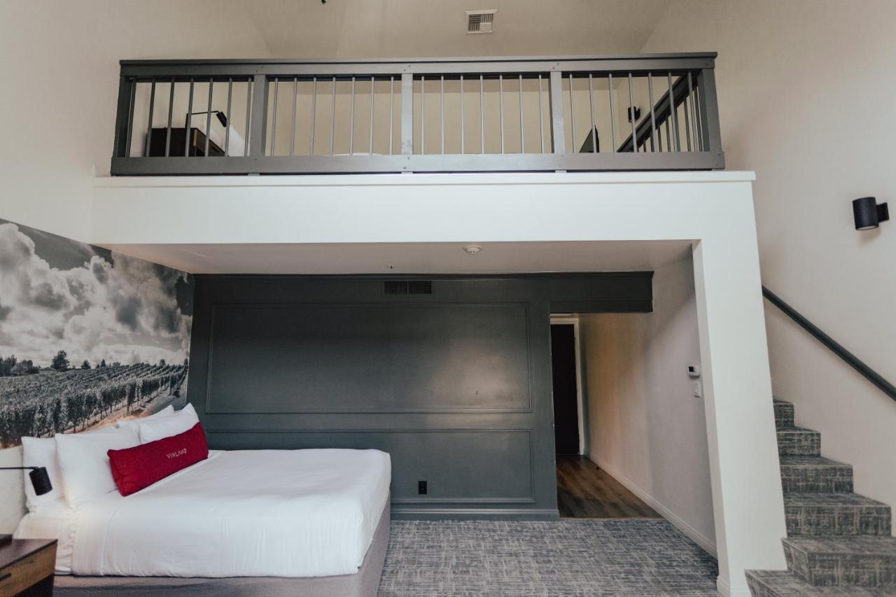 Wine Valley Suite at Vinland Hotel and Lounge