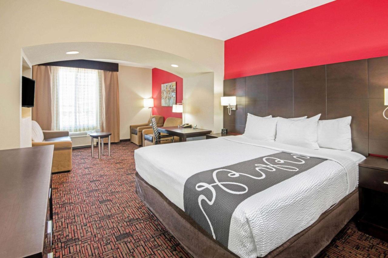 Executive King Room at La Quinta Inn & Suites by Wyndham Elk City