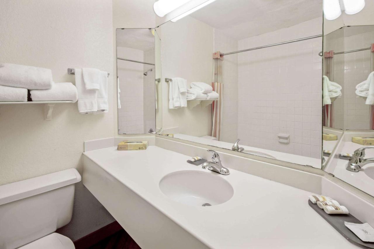  | La Quinta Inn by Wyndham Houston Greenway Plaza Medical Area