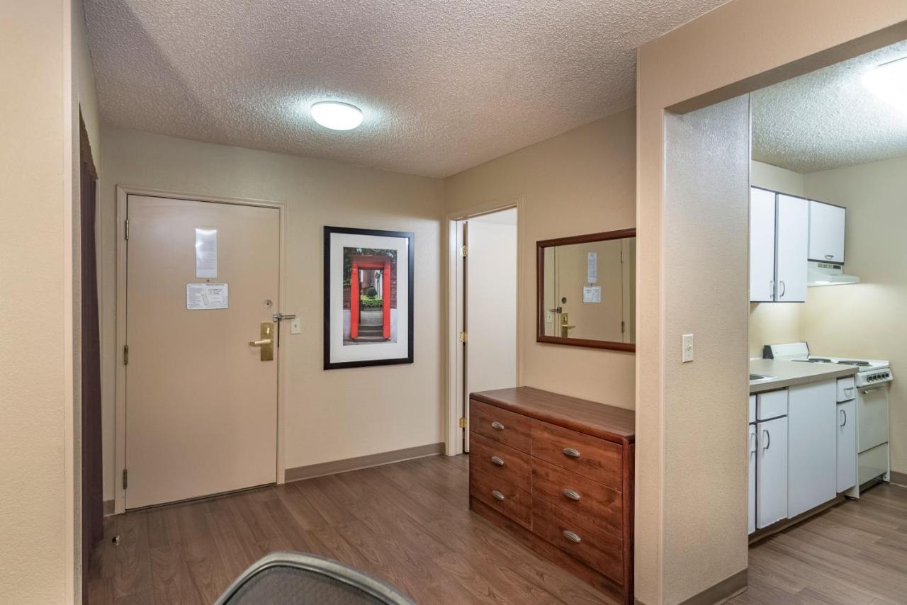 Deluxe Studio with 1 Queen Bed - Non-Smoking at Extended Stay America Suites Oklahoma City Northwest