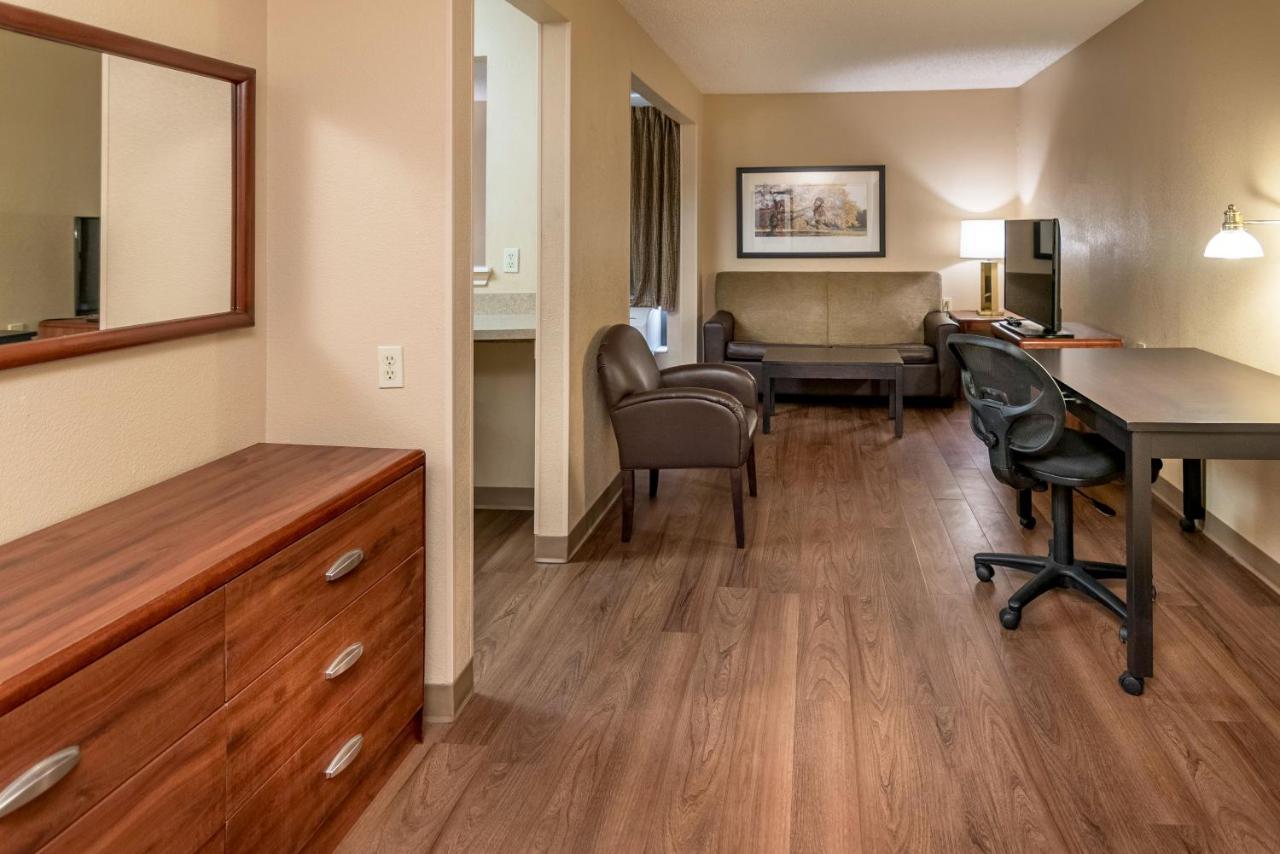 Deluxe Studio with 1 Queen Bed - Non-Smoking at Extended Stay America Suites Oklahoma City Northwest
