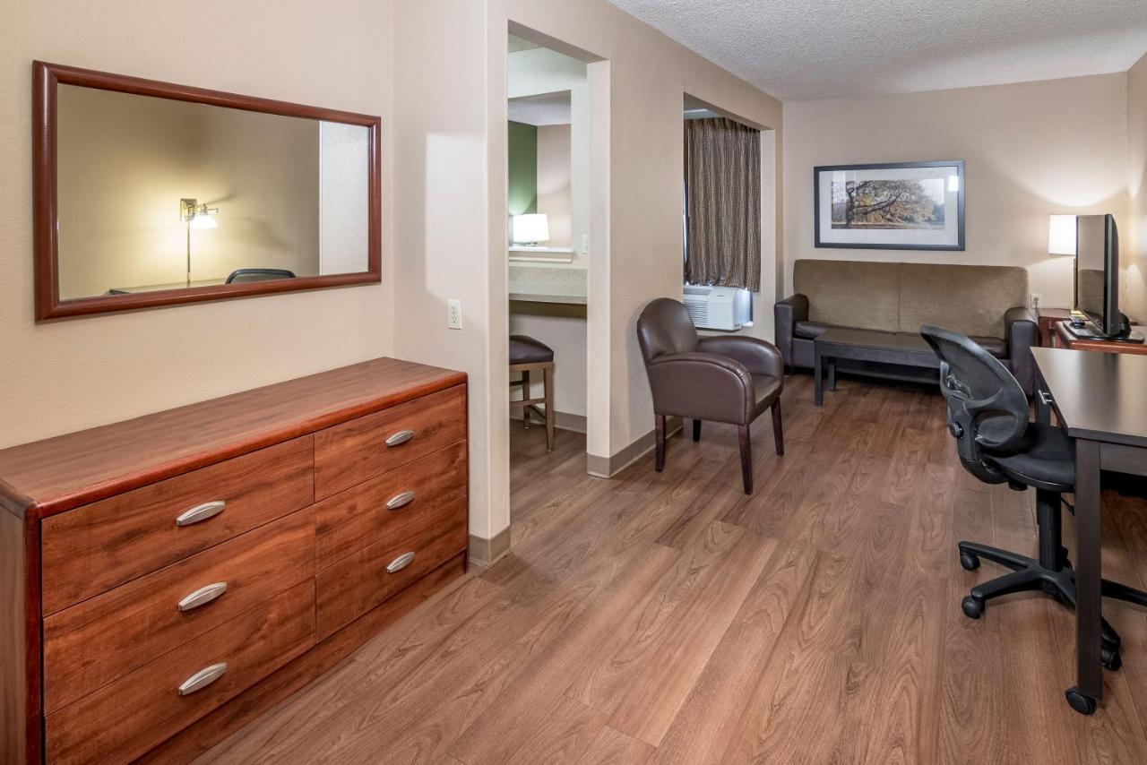 Deluxe Studio with 1 Queen Bed - Non-Smoking at Extended Stay America Suites Oklahoma City Northwest