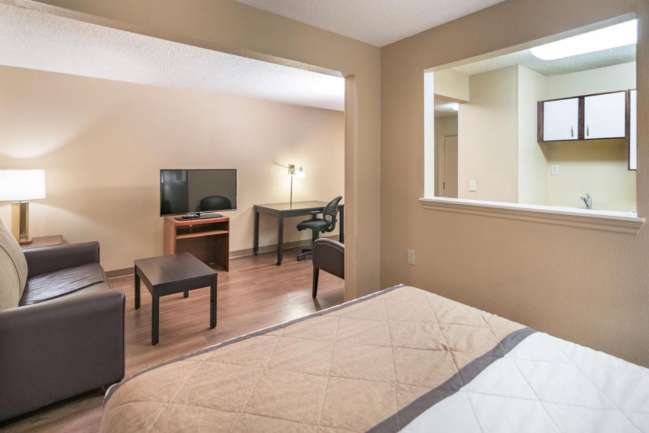 Deluxe Studio with 1 Queen Bed - Non-Smoking at Extended Stay America Suites Oklahoma City Northwest