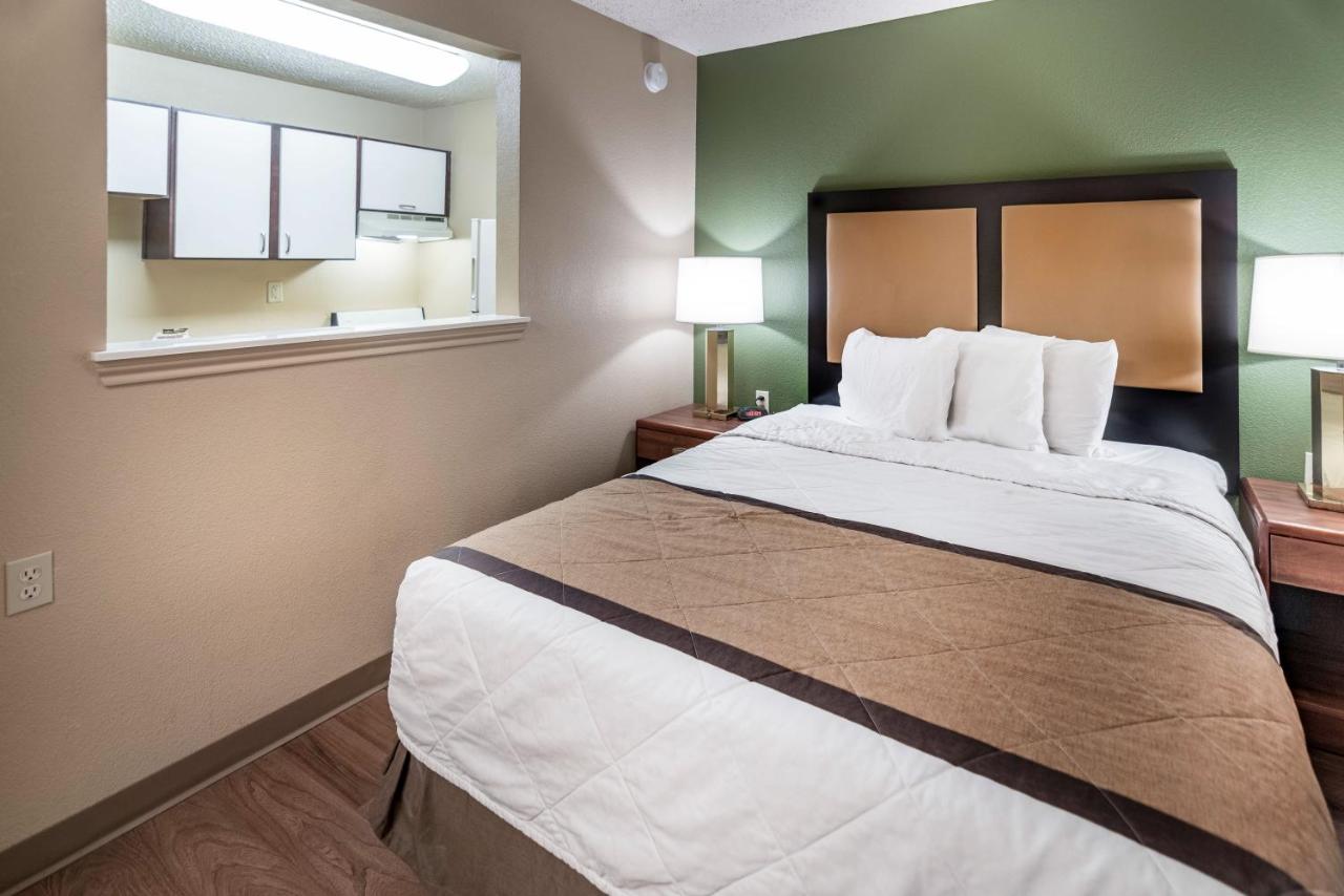 Deluxe Studio with 1 Queen Bed - Non-Smoking at Extended Stay America Suites Oklahoma City Northwest