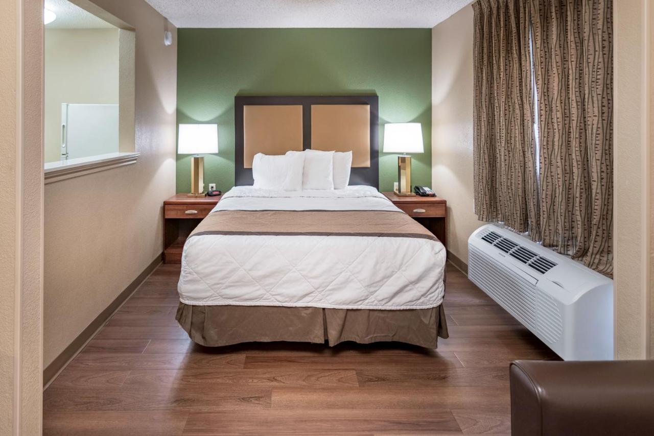 Deluxe Studio with 1 Queen Bed - Non-Smoking at Extended Stay America Suites Oklahoma City Northwest