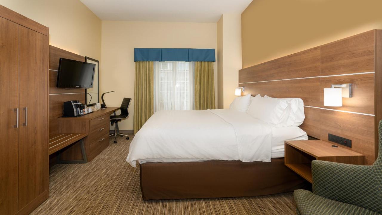 King Room at Holiday Inn Express St Paul S - Inver Grove Hgts by IHG