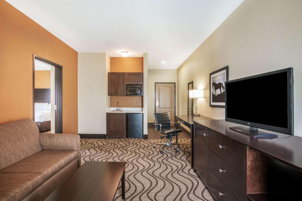 1 King Bed, Mobility Accessible Studio Suite, Non-Smoking at La Quinta Inn & Suites by Wyndham Beeville