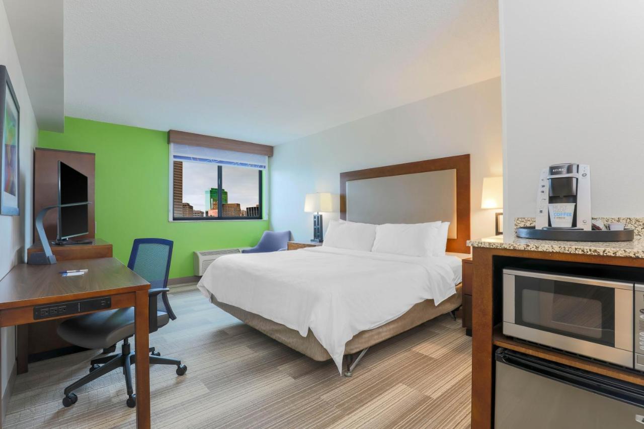 King Room - Disability Access/Non-Smoking at Holiday Inn Express & Suites Fort Worth Downtown by IHG