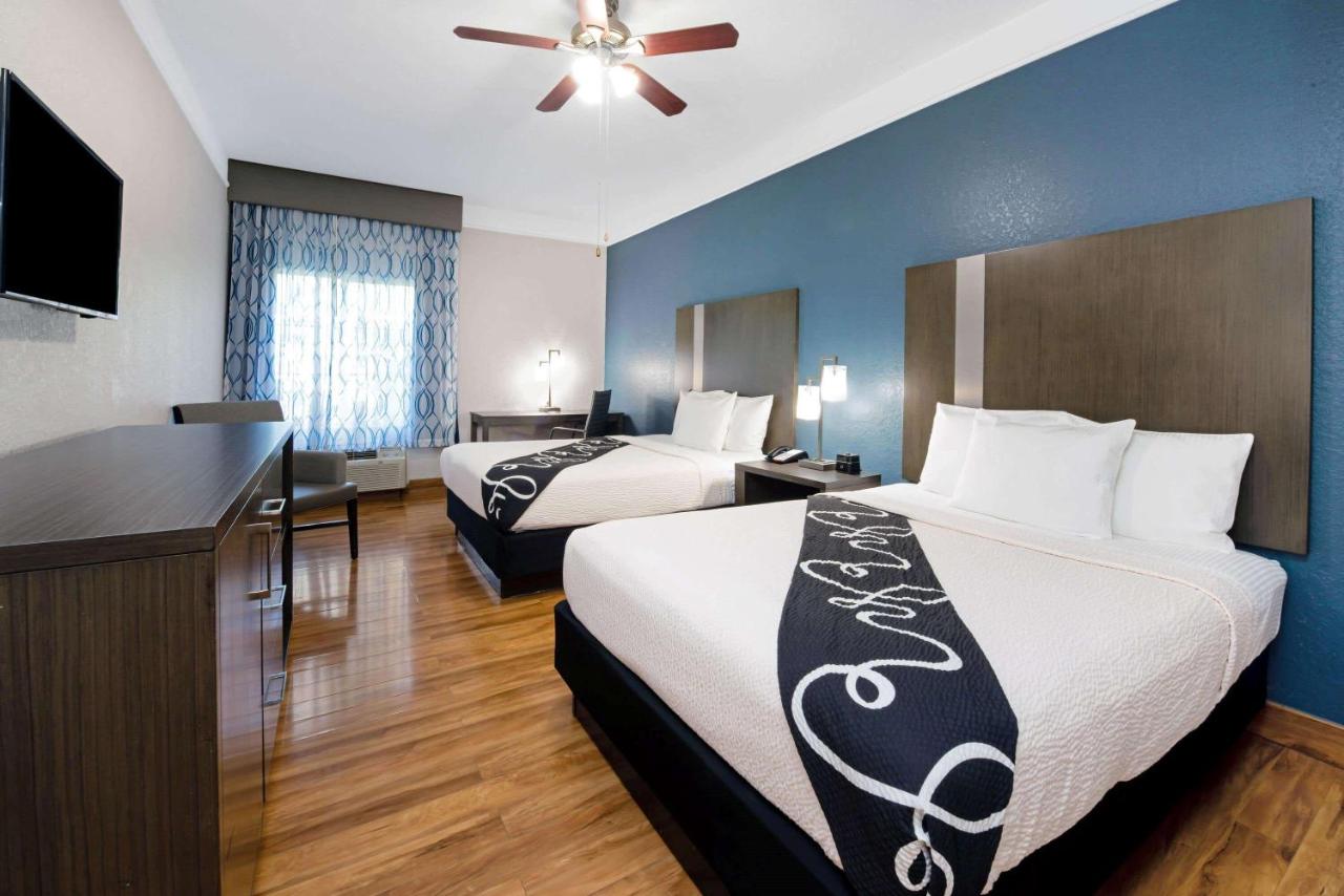 2 Queen Beds, Mobility Accessible Room, Bathtub w/Grab Bars, Non-Smoking at La Quinta Inn & Suites by Wyndham Kingwood Houston IAH Airpt