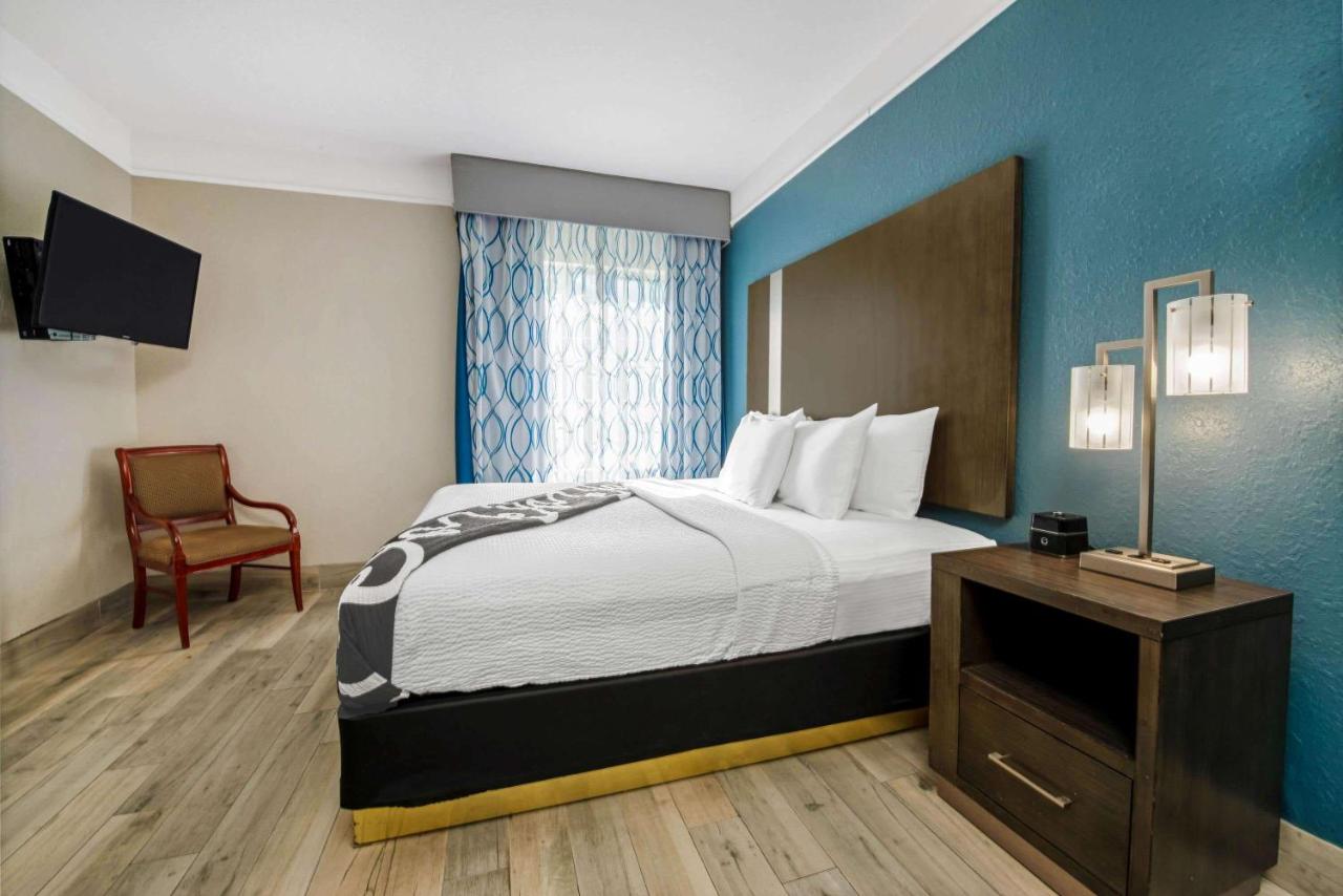 Suite with View - Non-Smoking at La Quinta Inn & Suites by Wyndham Kingwood Houston IAH Airpt