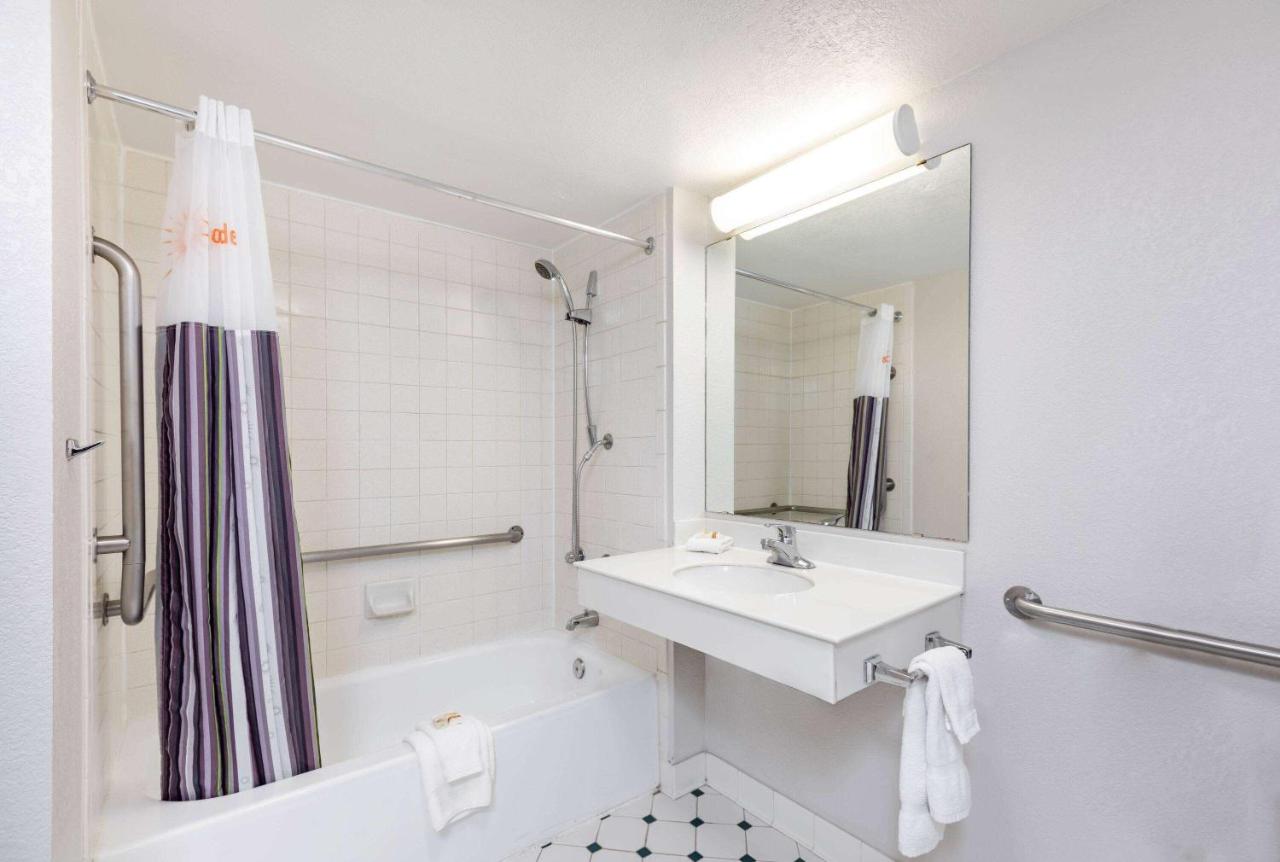 King Room - Disability Access at La Quinta Inn by Wyndham El Paso West