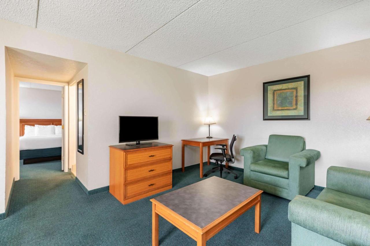 King Apartment - Non-Smoking at La Quinta Inn by Wyndham El Paso West