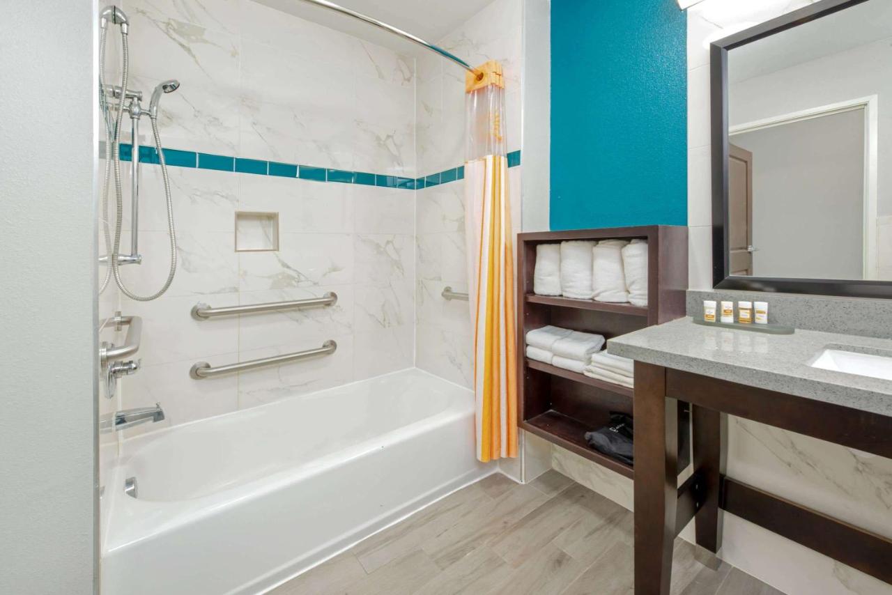 Executive King Room- Non Smoking at La Quinta Inn & Suites by Wyndham Houston Humble Atascocita