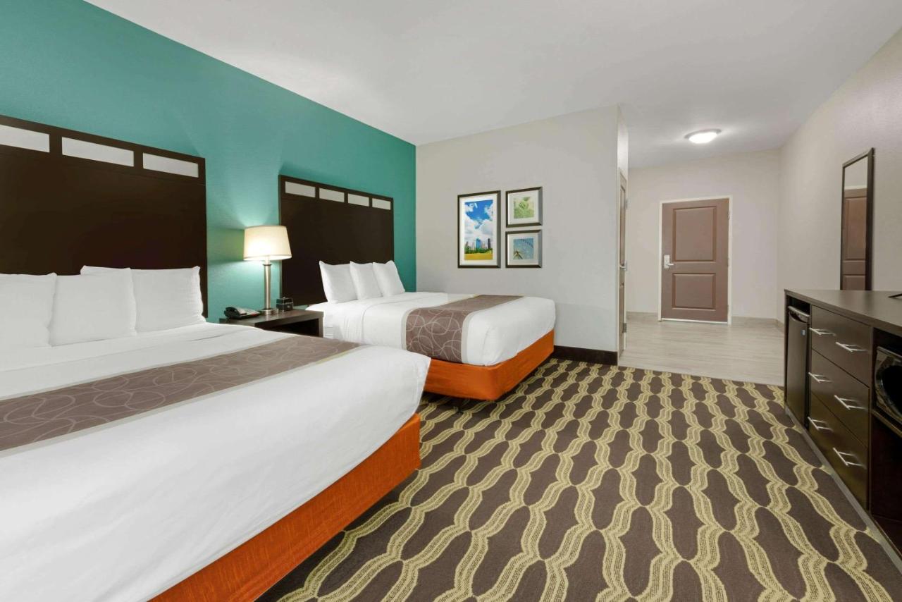 Queen Room with Two Queen Beds at La Quinta Inn & Suites by Wyndham Houston Humble Atascocita
