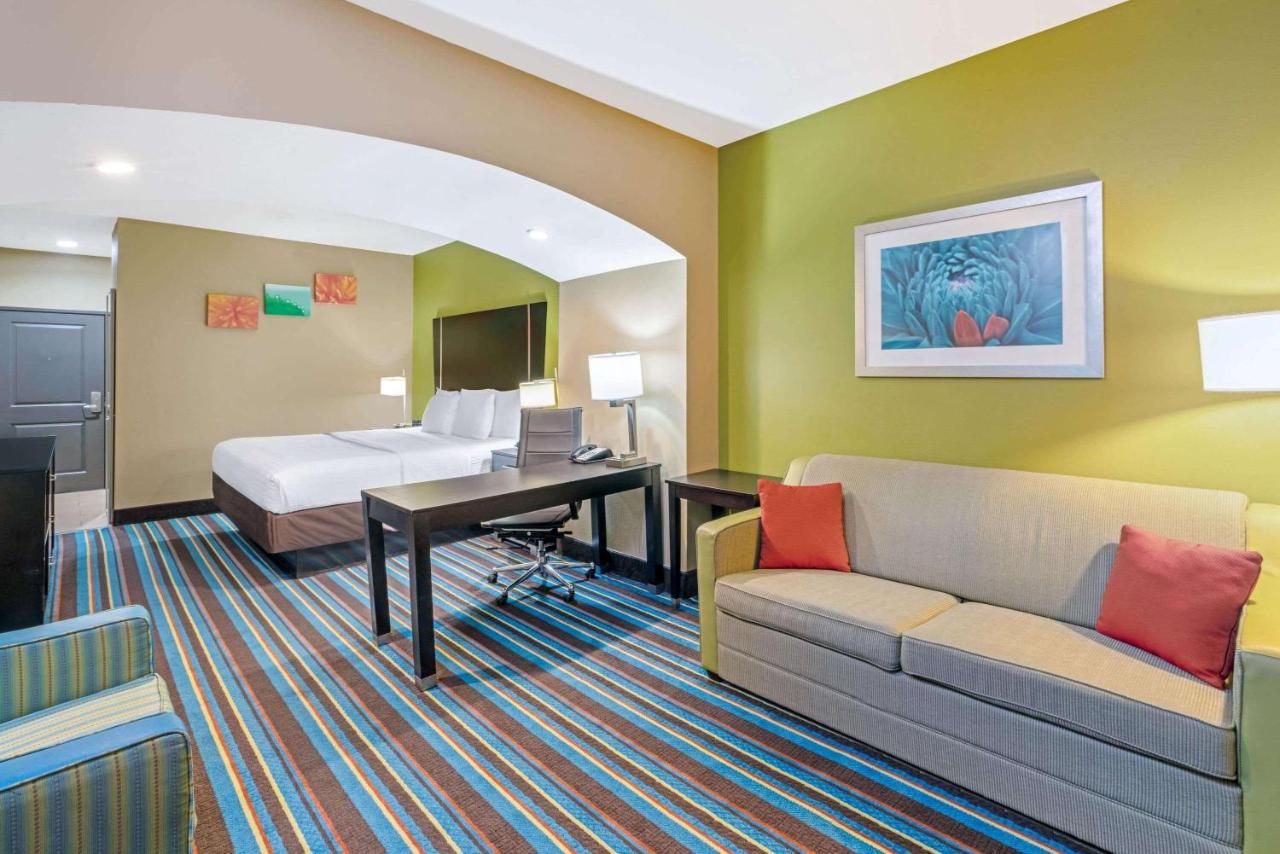 Executive King Room at La Quinta Inn & Suites by Wyndham Muskogee
