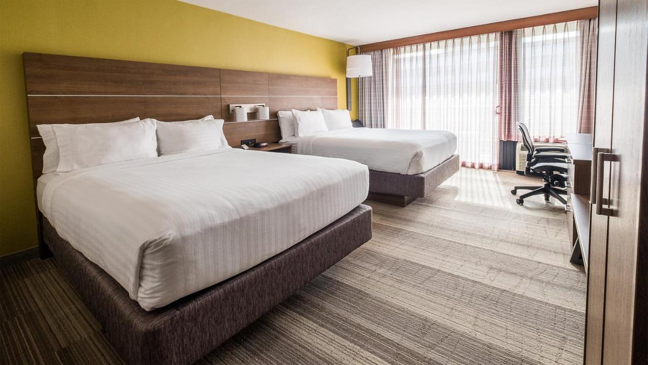 Twin Room - Mobility Access/Hearing Accessible at Holiday Inn Express Fullerton - Anaheim by IHG
