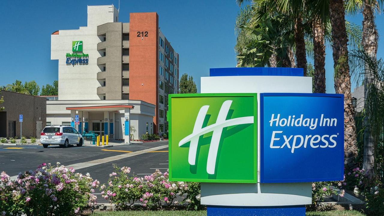  | Holiday Inn Express Fullerton - Anaheim