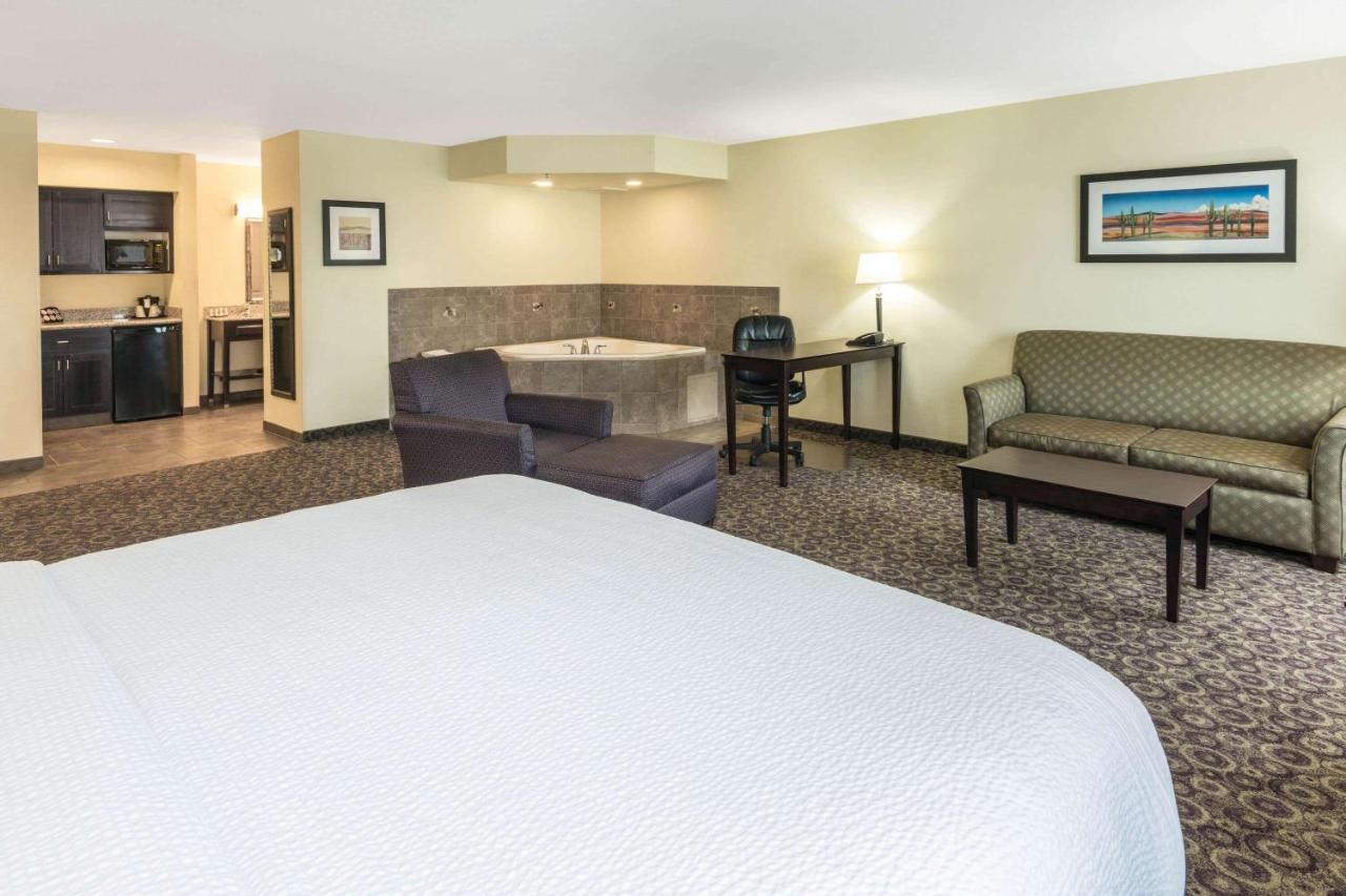 One-Bedroom King Suite - Non-Smoking at La Quinta Inn & Suites by Wyndham Las Vegas Airport South