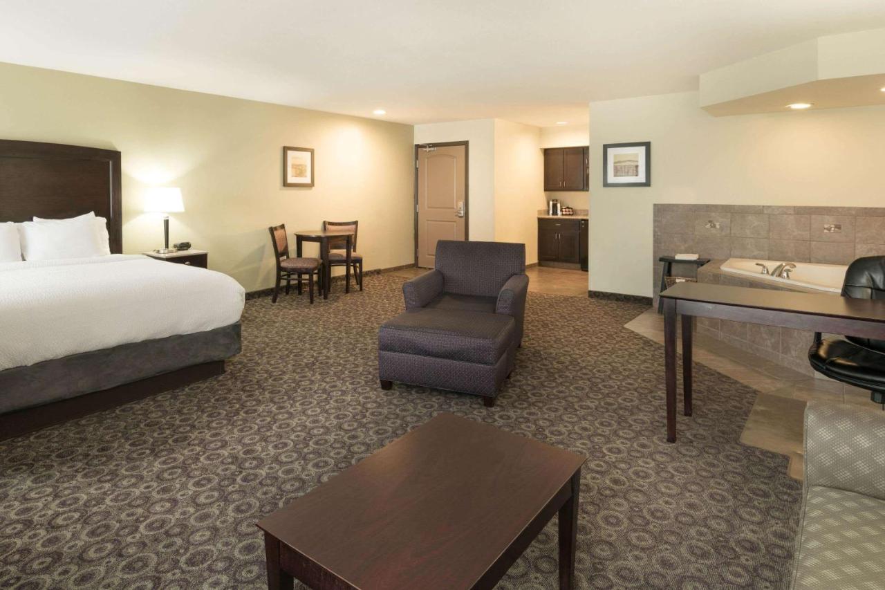 One-Bedroom King Suite - Non-Smoking at La Quinta Inn & Suites by Wyndham Las Vegas Airport South