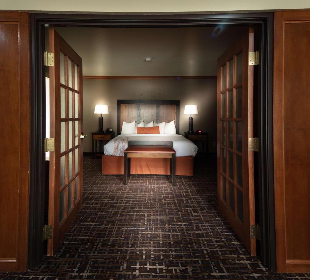 King Suite with Spa Bath at Best Western Wichita North