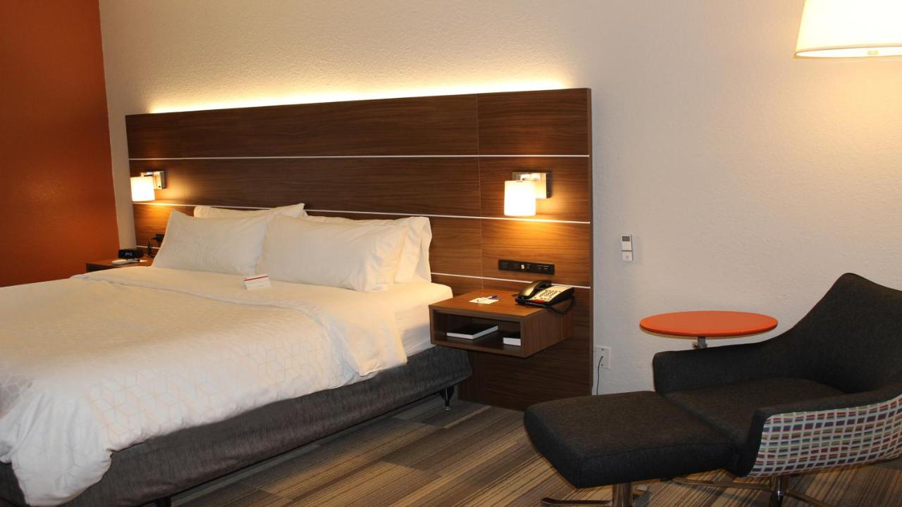 Executive King Room with Sofa Bed - Non-Smoking at Holiday Inn Express Winfield by IHG