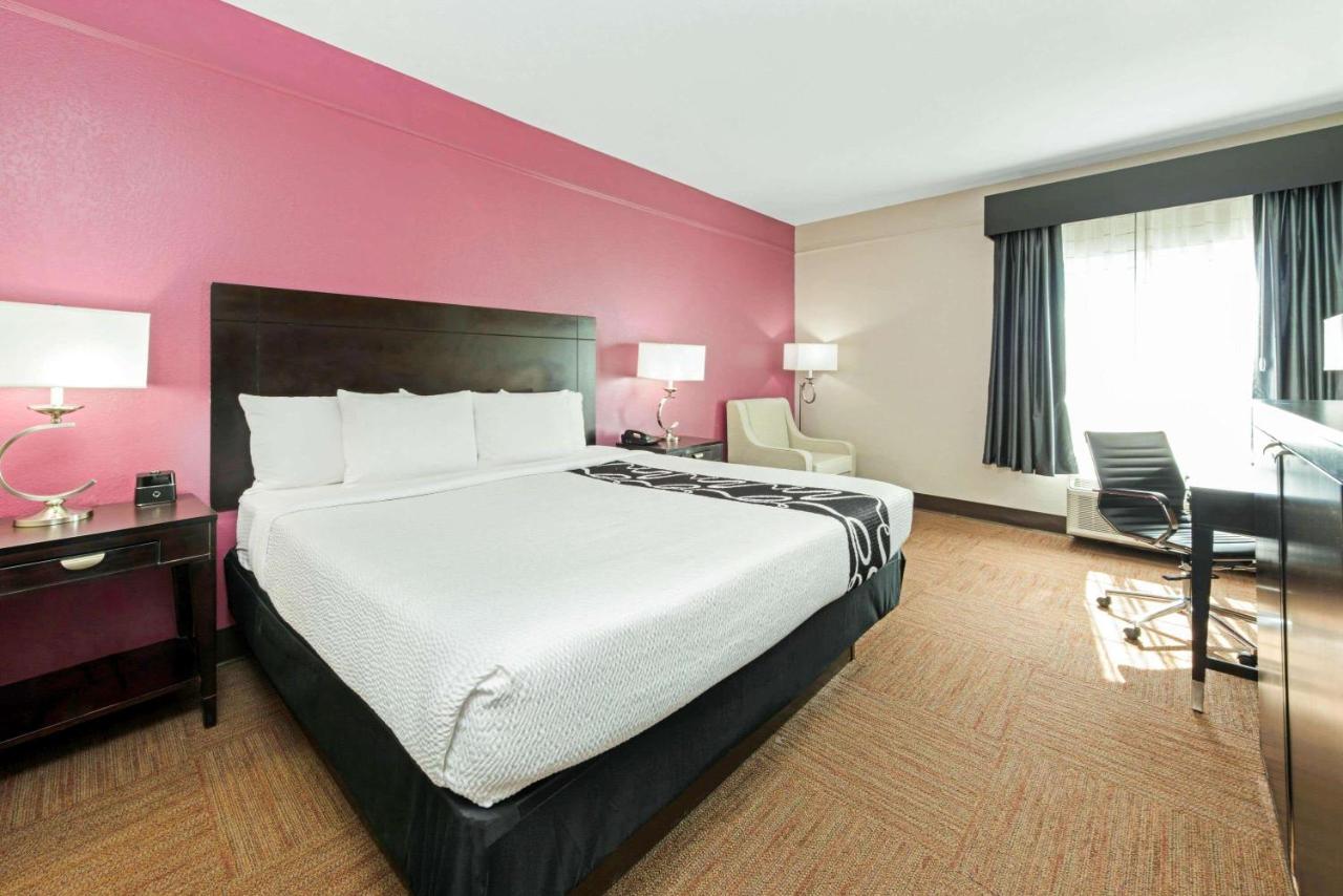 Deluxe King Room at La Quinta Inn & Suites by Wyndham Winnie