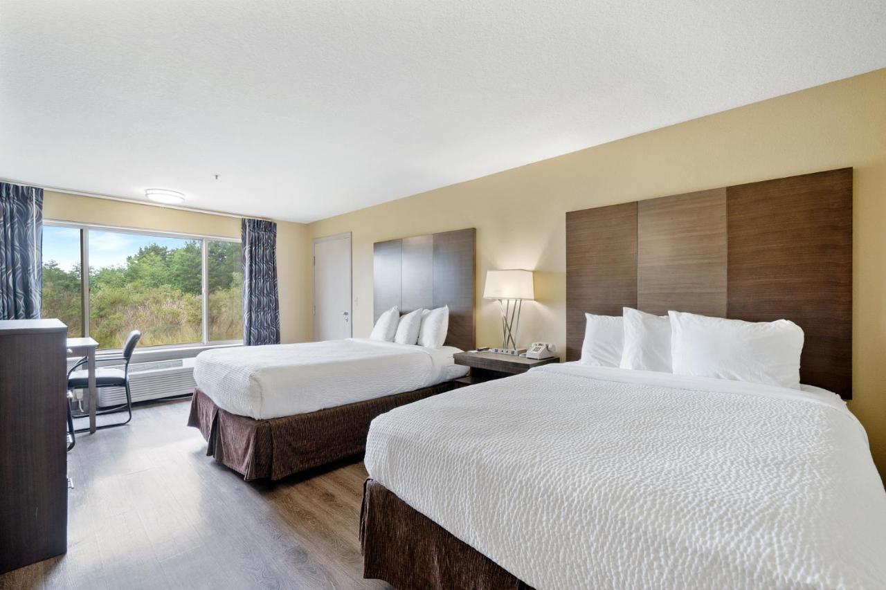 Queen Room with Two Queen Beds - No View at Oceanview Inn At The Arch