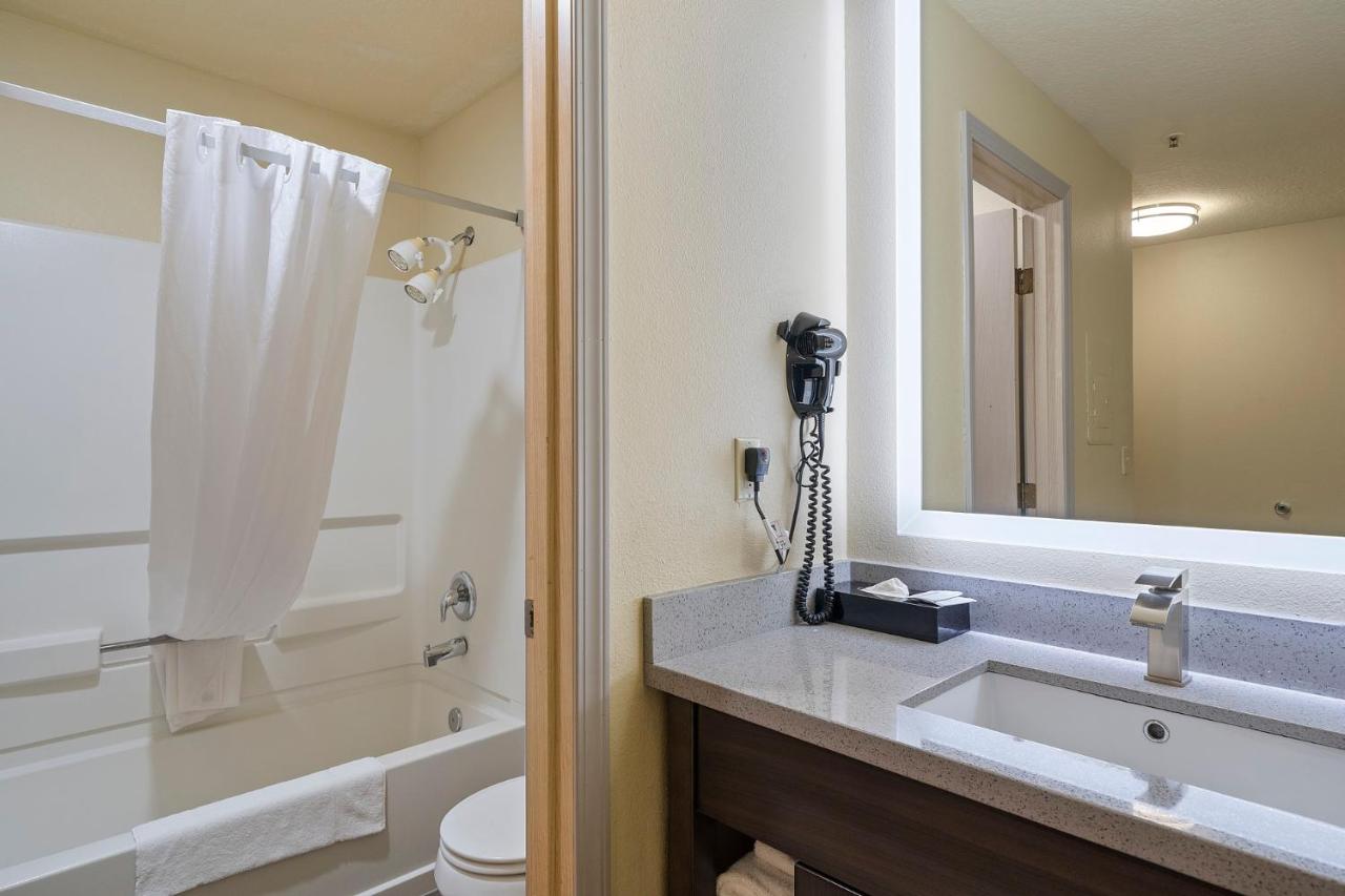 Queen Room with Two Queen Beds - Ocean View at Oceanview Inn At The Arch
