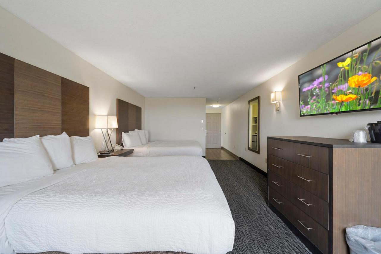 Queen Room with Two Queen Beds - No View at Oceanview Inn At The Arch