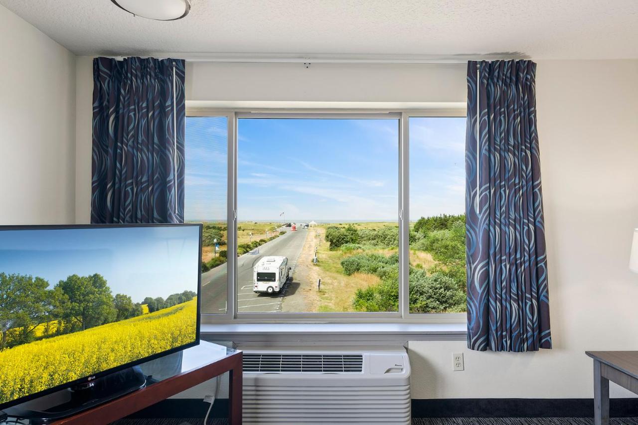 Suite with Sea View at Oceanview Inn At The Arch