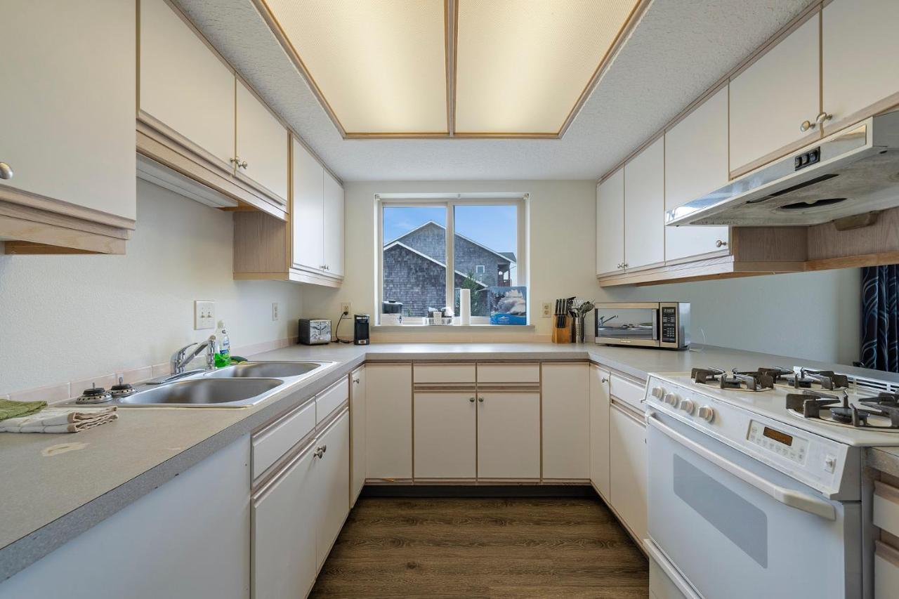Suite with Sea View at Oceanview Inn At The Arch