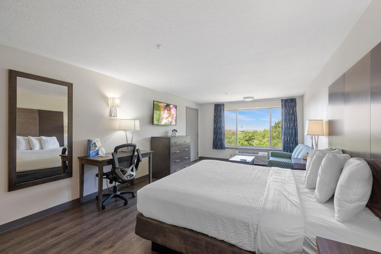 Standard Single King Room with Ocean View at Oceanview Inn At The Arch