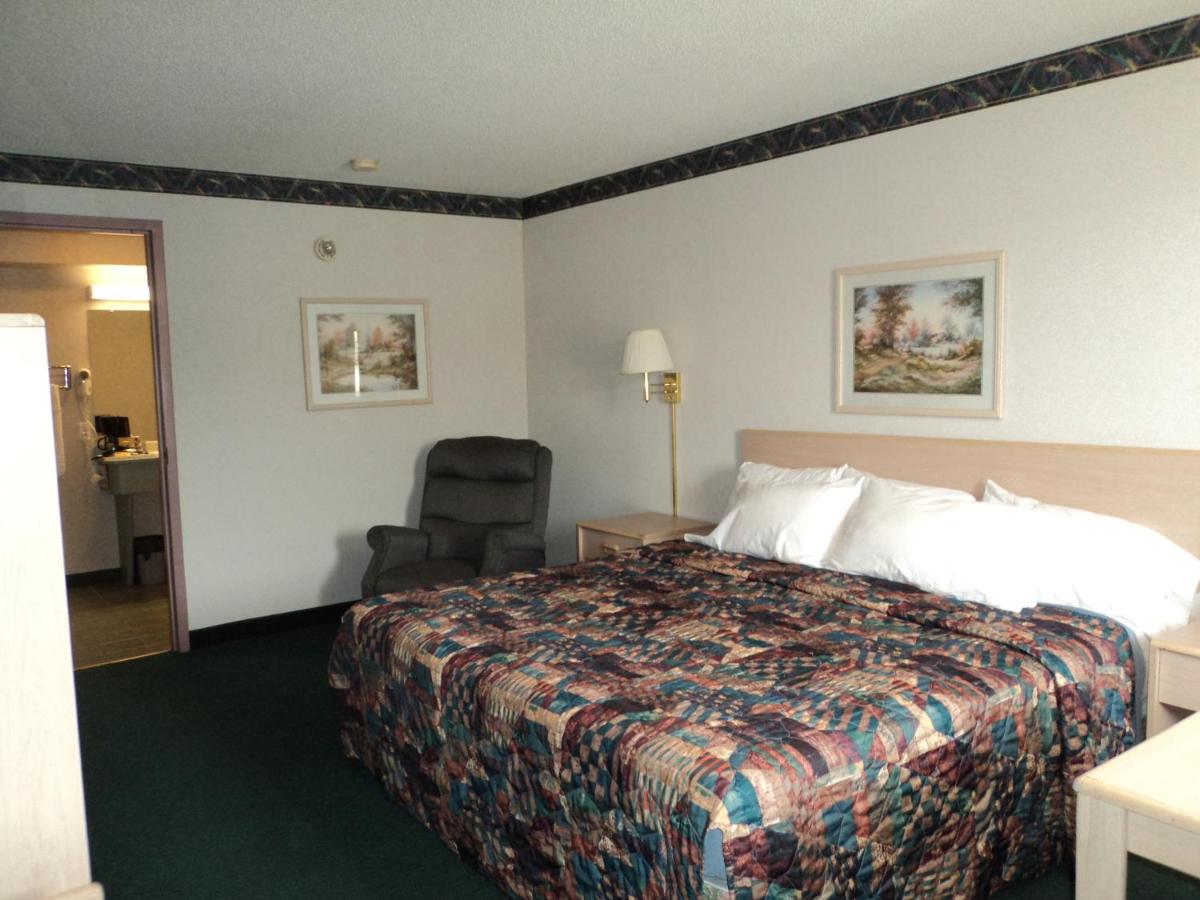 Deluxe King Suite at Knights Inn Ottawa