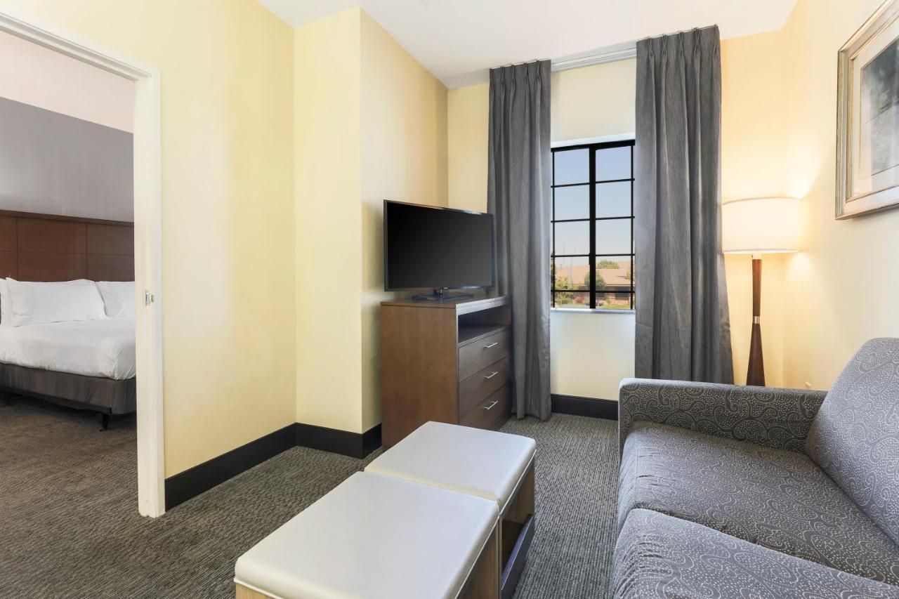 Queen Room with Roll-In Shower - Disability Access - Non-Smoking at Staybridge Suites Reno by IHG