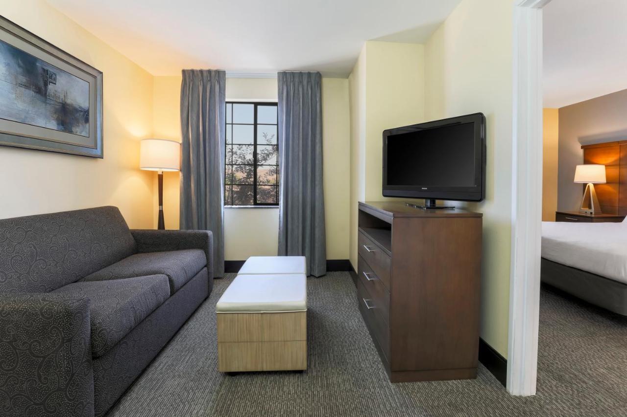 Queen Room with Bath Tub - Disability Access/Non-Smoking at Staybridge Suites Reno by IHG