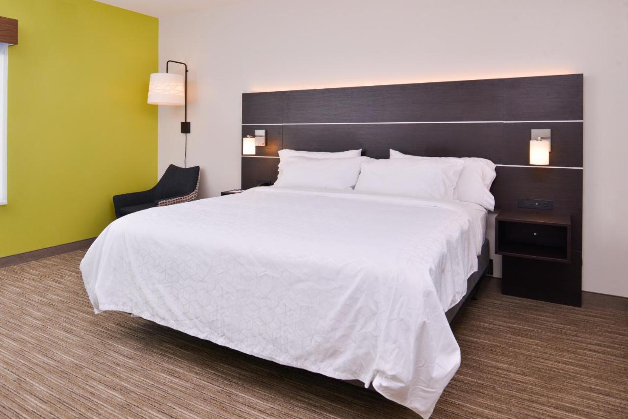  | Holiday Inn Express & Suites Mall of America - MSP Airport