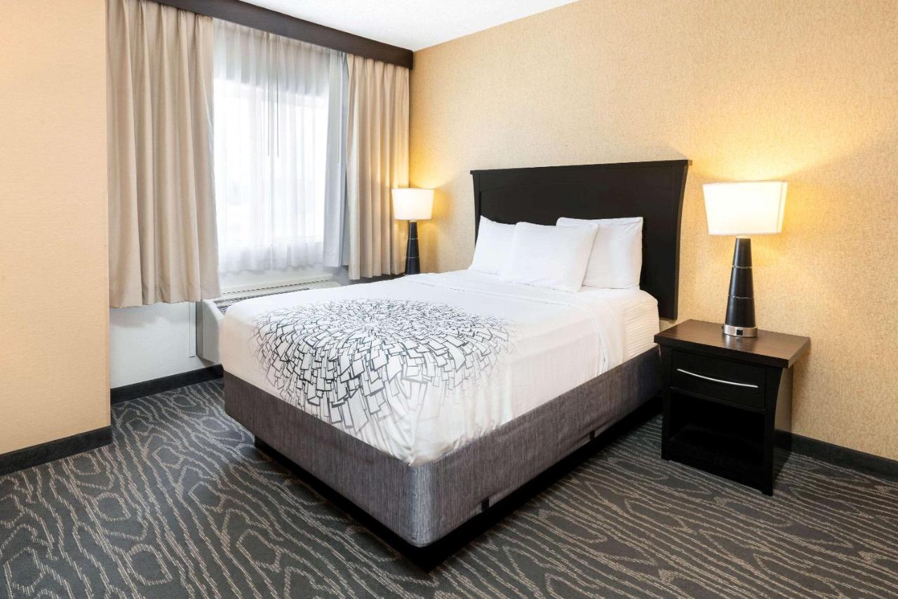 Queen Room with Mountain View - Mobility Access/Non-Smoking at La Quinta Inn & Suites by Wyndham Logan