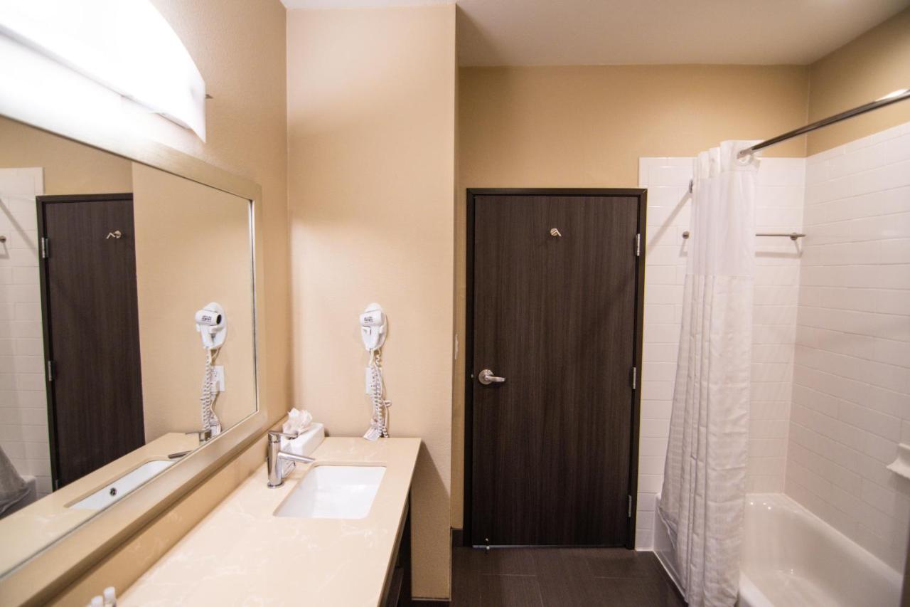 Deluxe Queen Suite with Two Queen Bed Non-Smoking at Comfort Suites Near Sam Houston Race Park