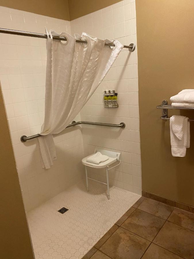 Queen Suite with Roll in Shower - Hearing Accessible/Non-Smoking at Candlewood Suites Radcliff - Fort Knox by IHG