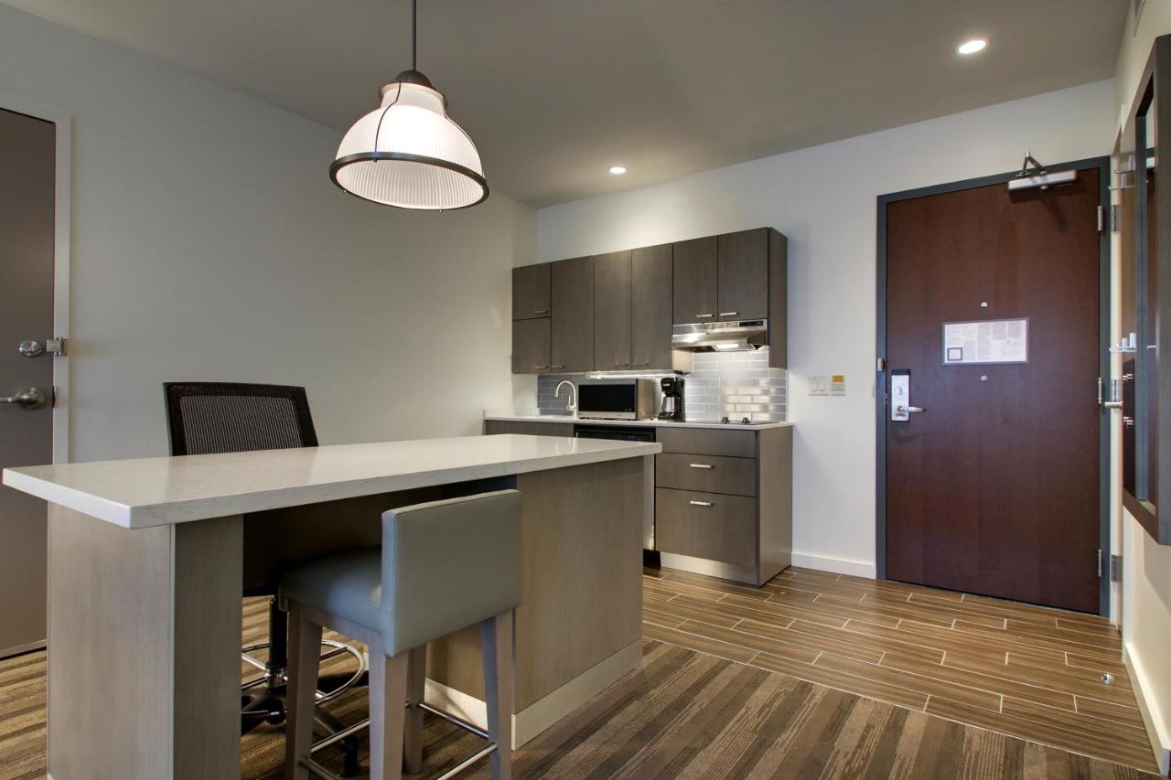 Queen Suite with Two Queen Beds and Bath Tub - Mobility Access at Hyatt House Chicago Oak Brook
